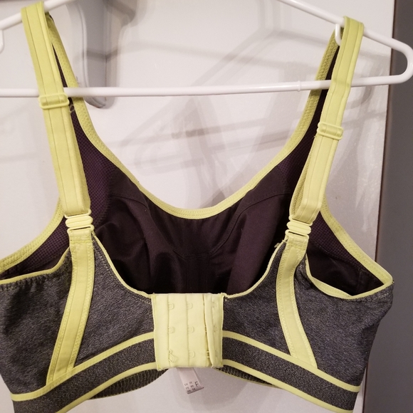 Womens sports bra - Picture 2 of 4